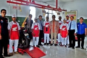 PT AHM saat mengunjungi SMK KarNas